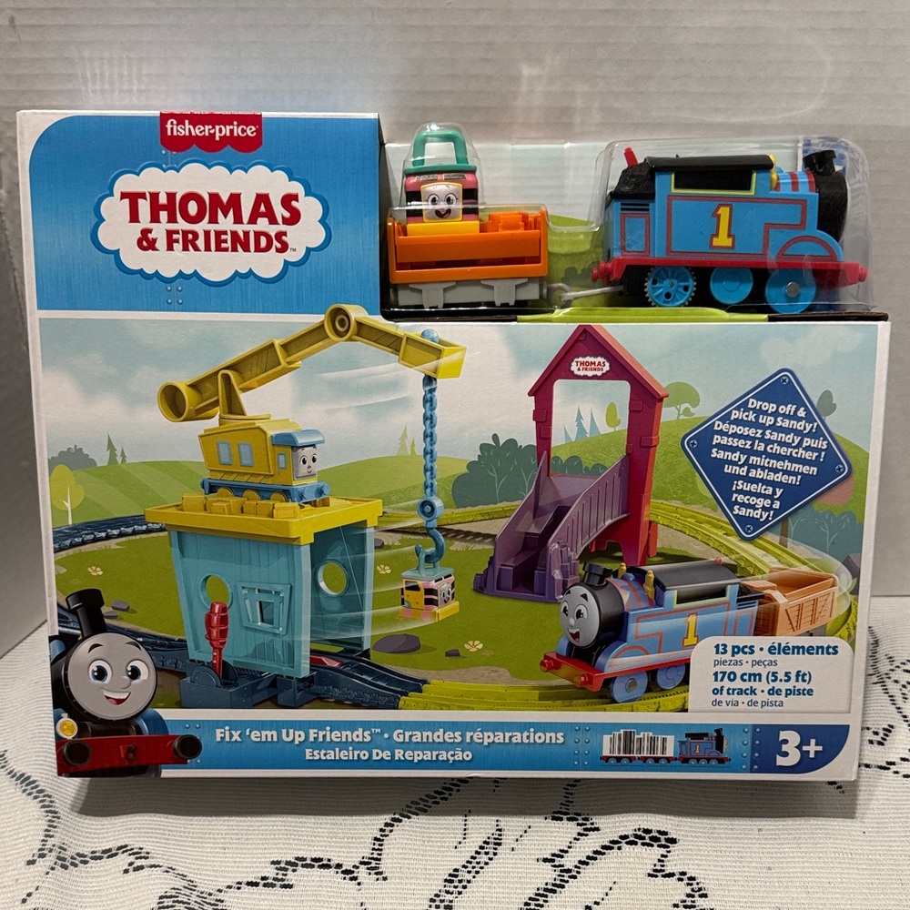 Thomas & Friends Fix 'em Up Friends Playset 13 Pieces Motorized Thomas & Sandy